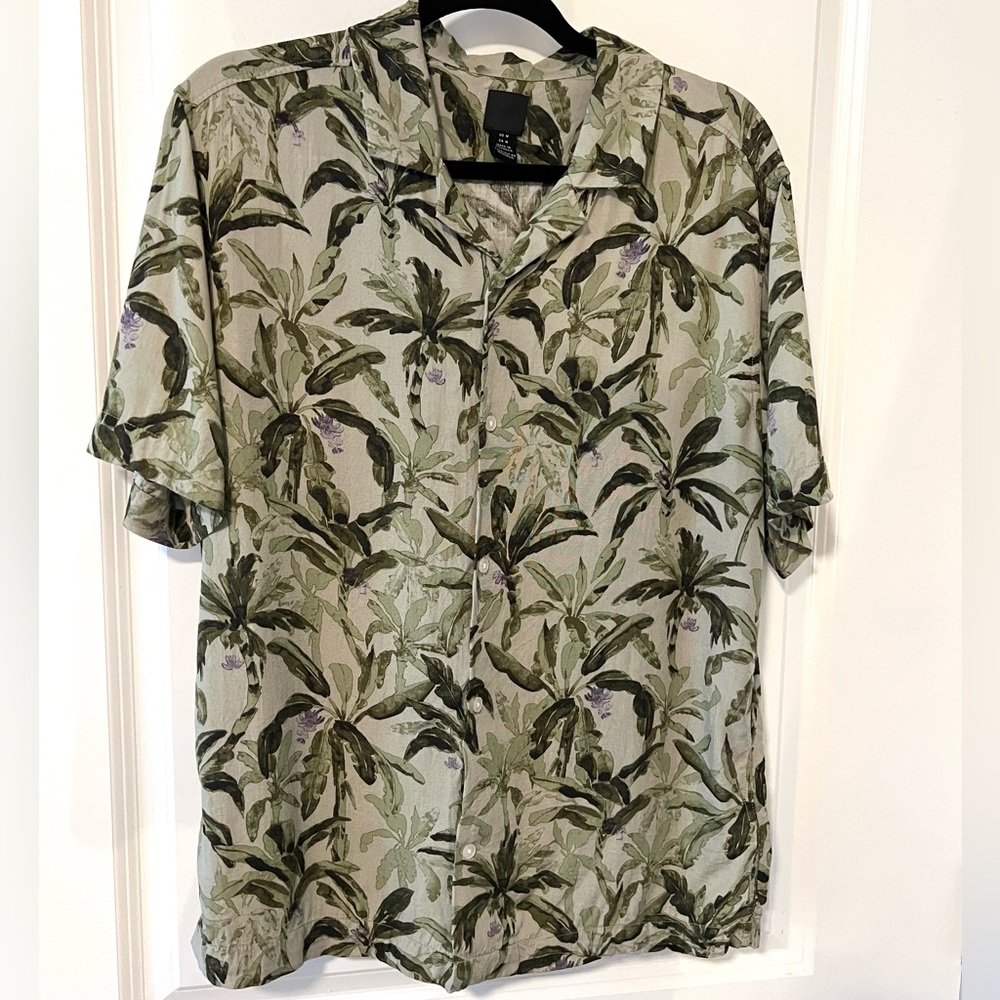 H&M Men’s Medium Green Palm Print Button Down Vacation Shirt (Like New)